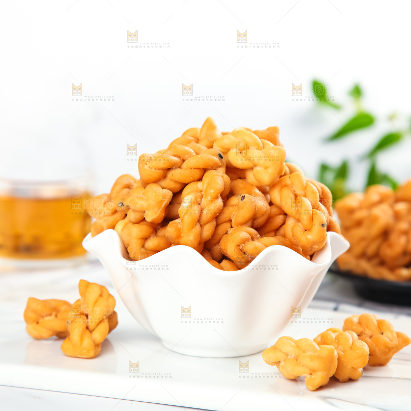 碗里放着手工小麻花