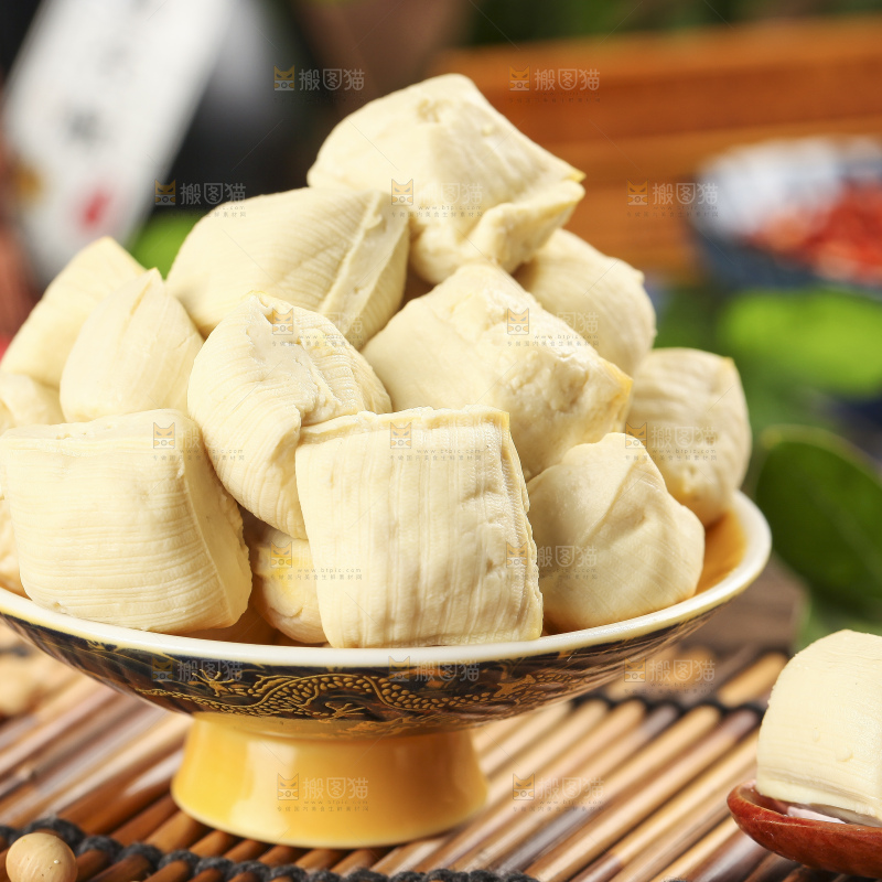 碗里装着手工包浆豆腐
