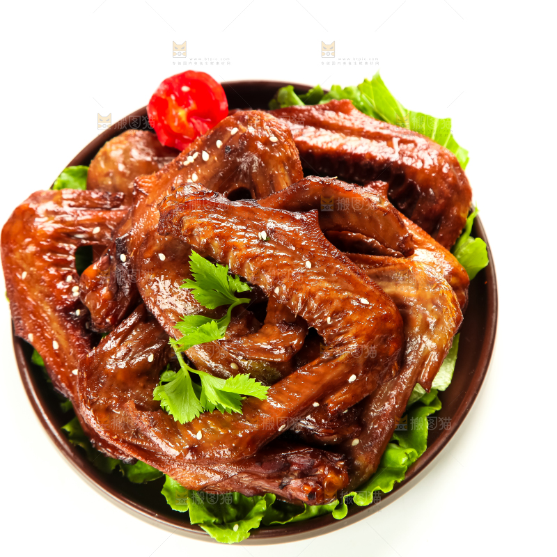 白底上放着酱香鸭翅