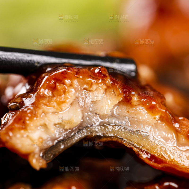 深底上的照烧鳗鱼