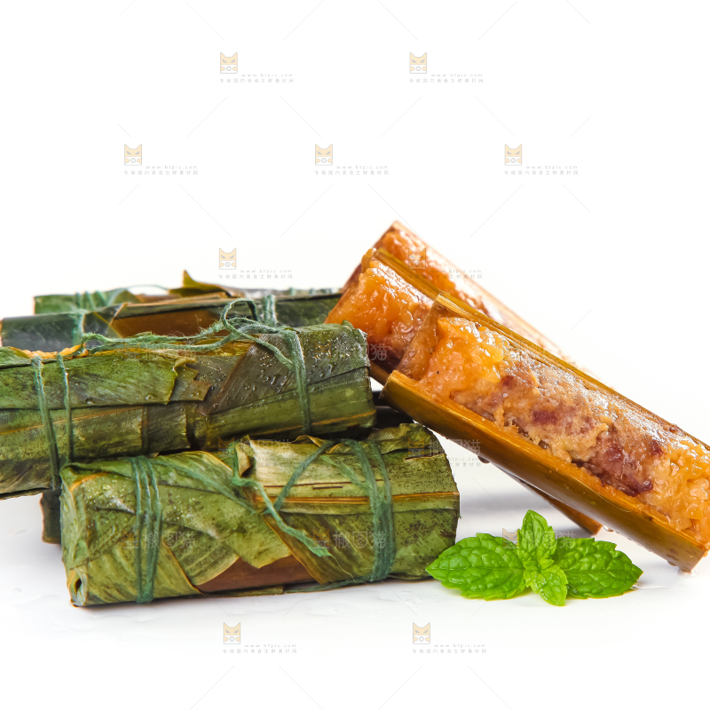 白底上放着竹筒肉粽