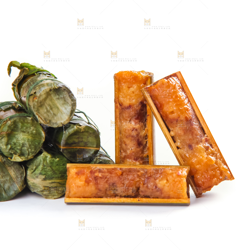 白底上放着竹筒肉粽