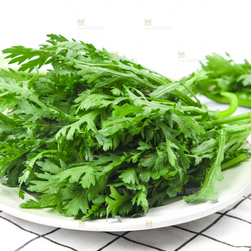 盘子里装着茼蒿