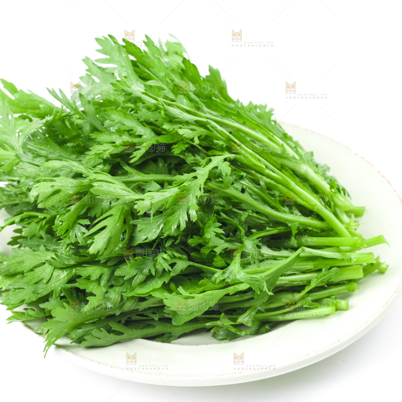 盘子里装着茼蒿