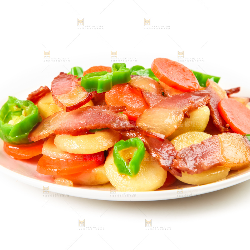 盘子里装着腊肉炒马蹄