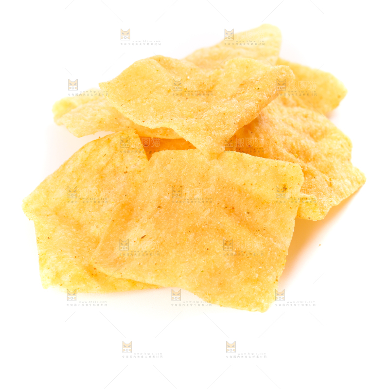 白底上摆放着薯片