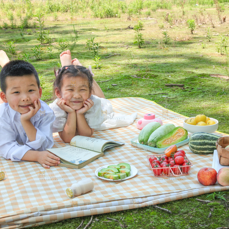 小孩子正在玩耍