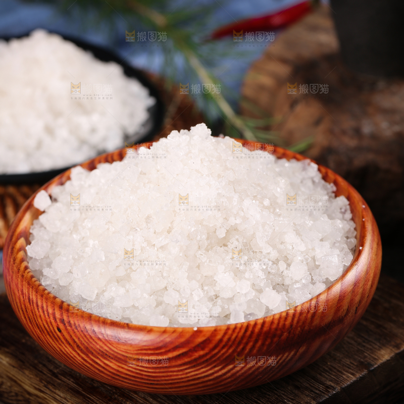 碟子里装着食用盐
