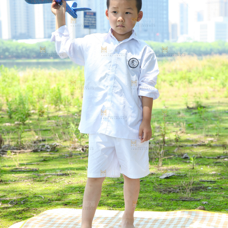 小孩子正在玩耍