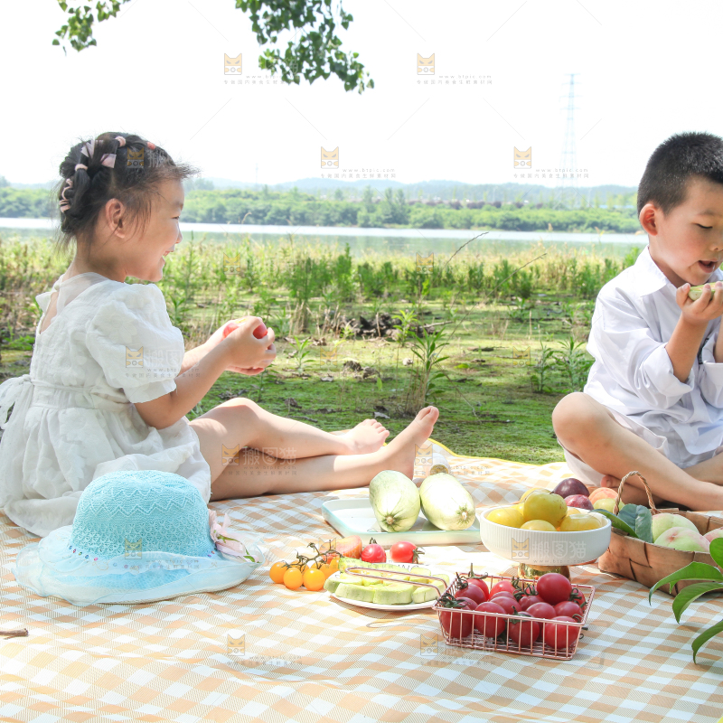 小孩子正在玩耍