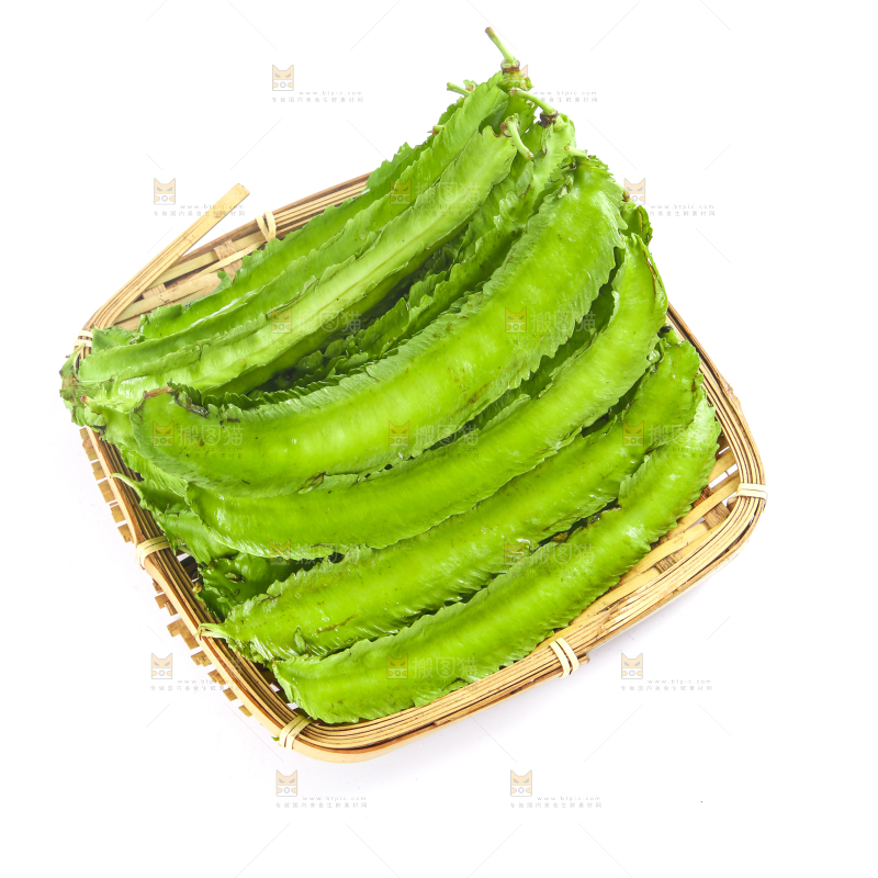 篮子里装着四角豆