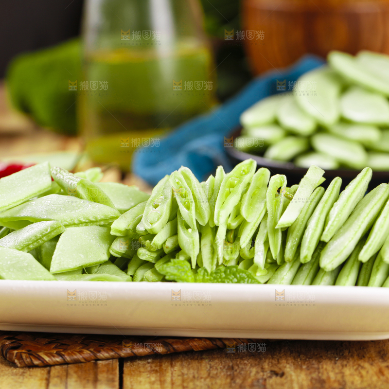 碟子里装着扁豆