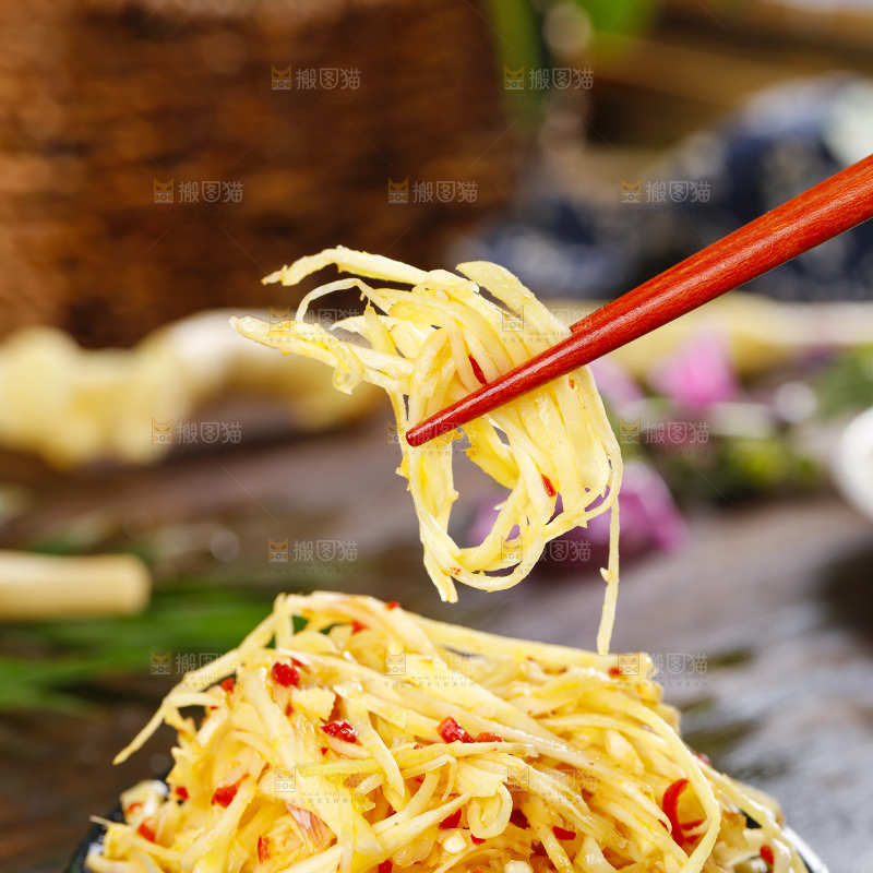 盘里装着凉拌生姜丝
