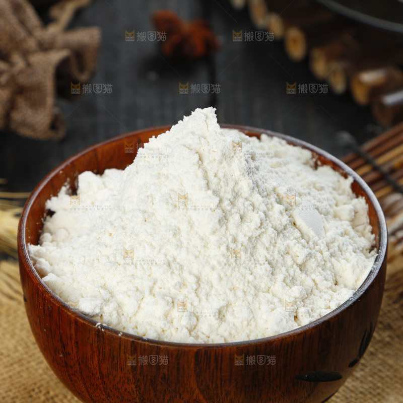 碗里装着面粉