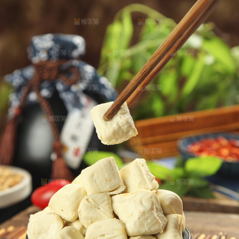 碗里装着手工包浆豆腐