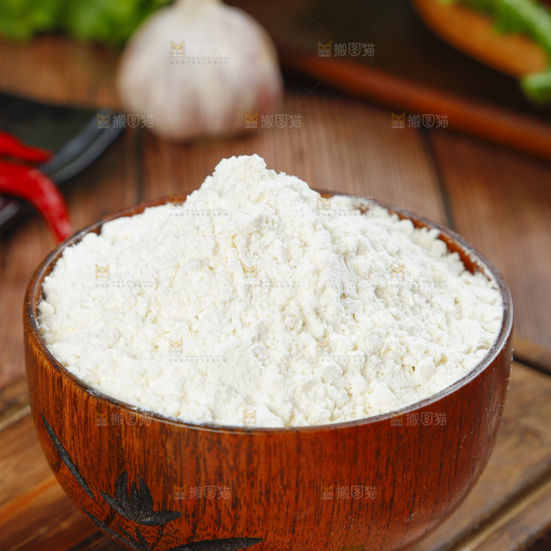 碗里装着面粉