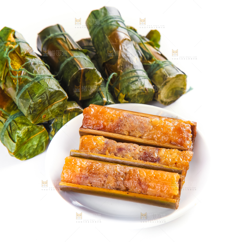 白底上放着竹筒肉粽