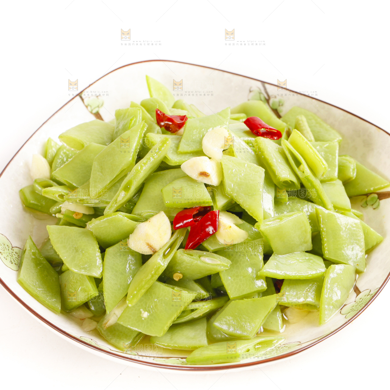 盘子里装着炒扁豆