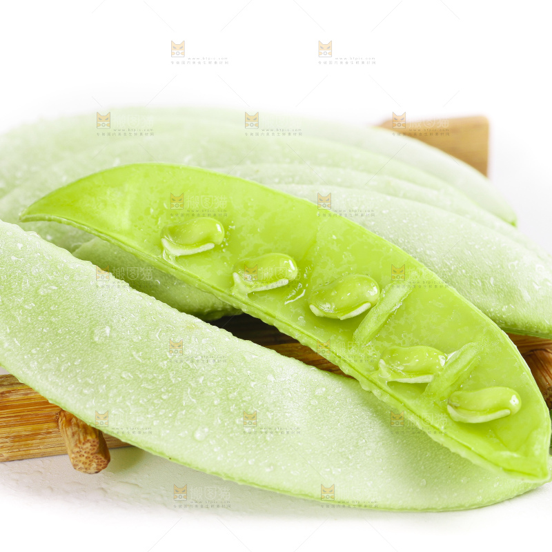 白底上摆放着扁豆角