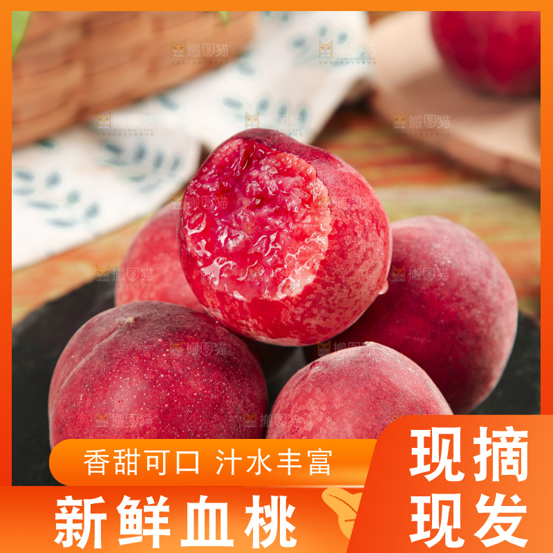 黑底上摆放着胭脂红桃子