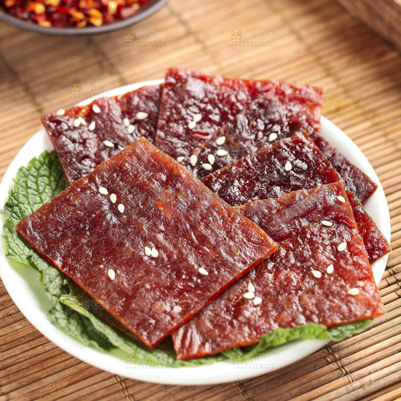盘子里装着肉脯
