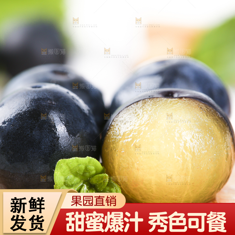 木底上摆放着蓝莓