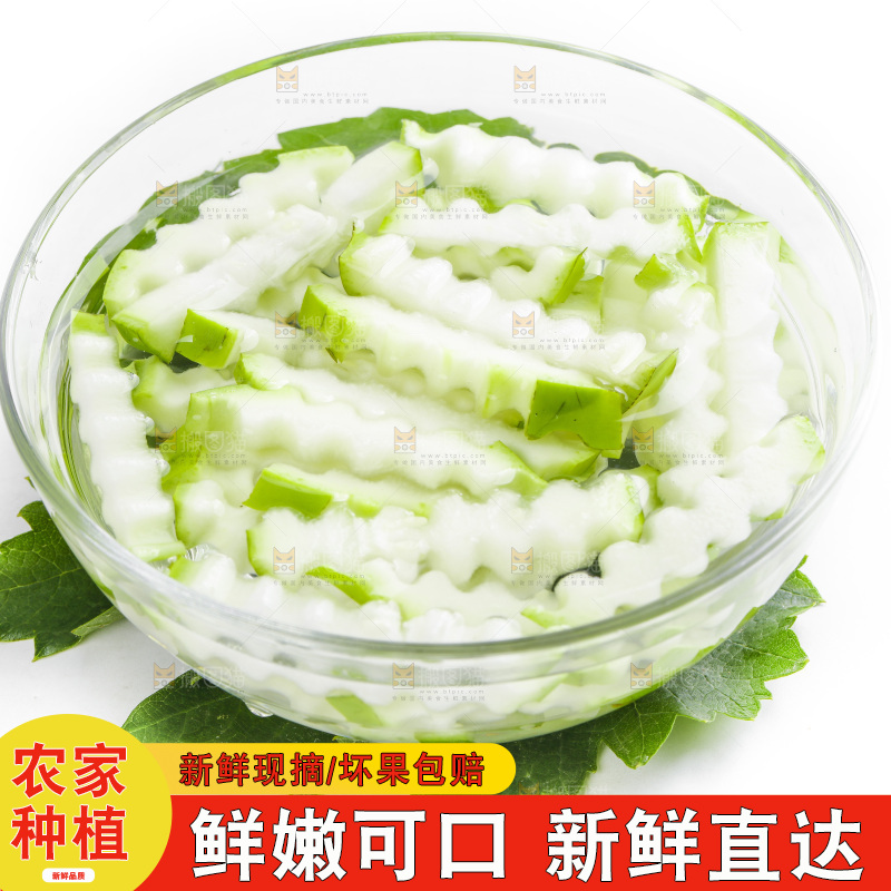 碟子里装着切丝的瓠子