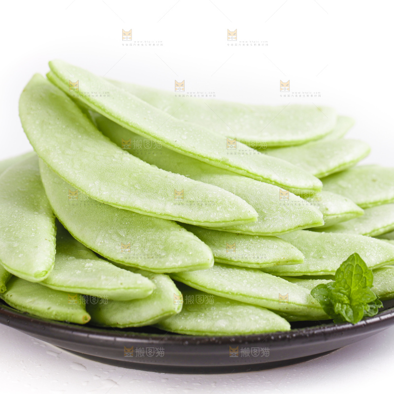 盘子里装着扁豆