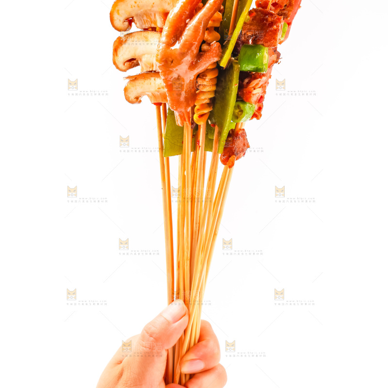 手拿钵钵鸡食材
