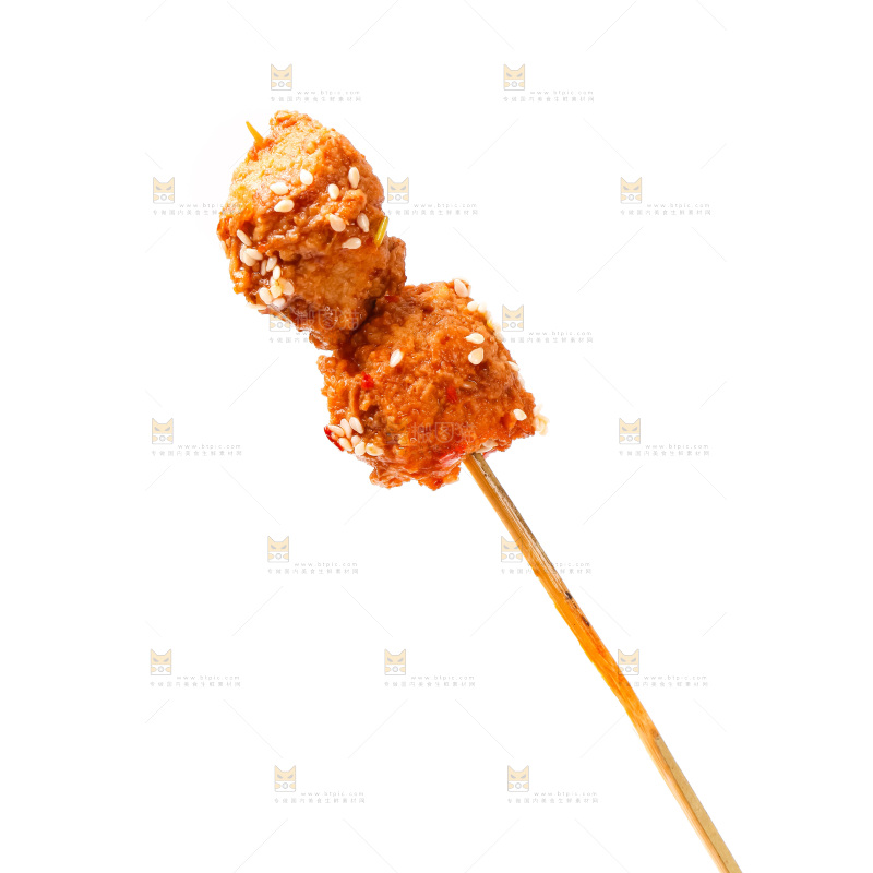 白底上的肉丸串