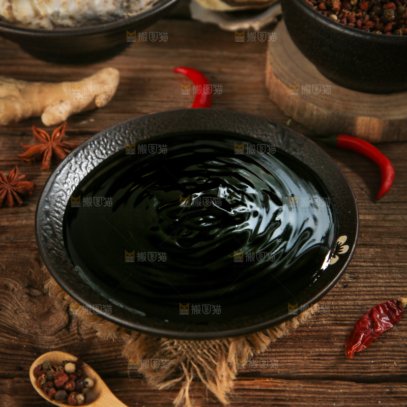 盘子里的蚝油