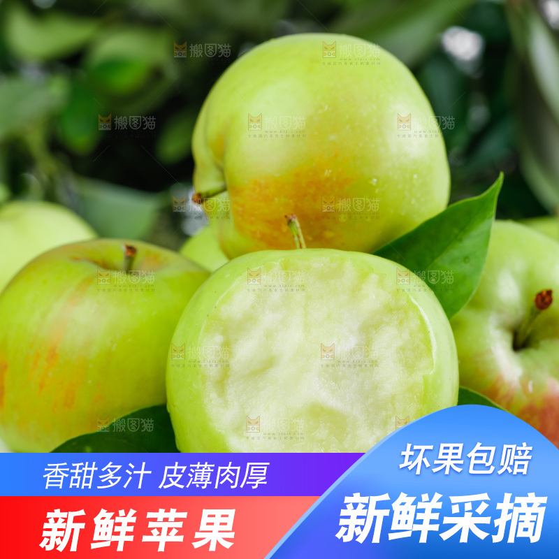 木底上放着一盘新鲜苹果