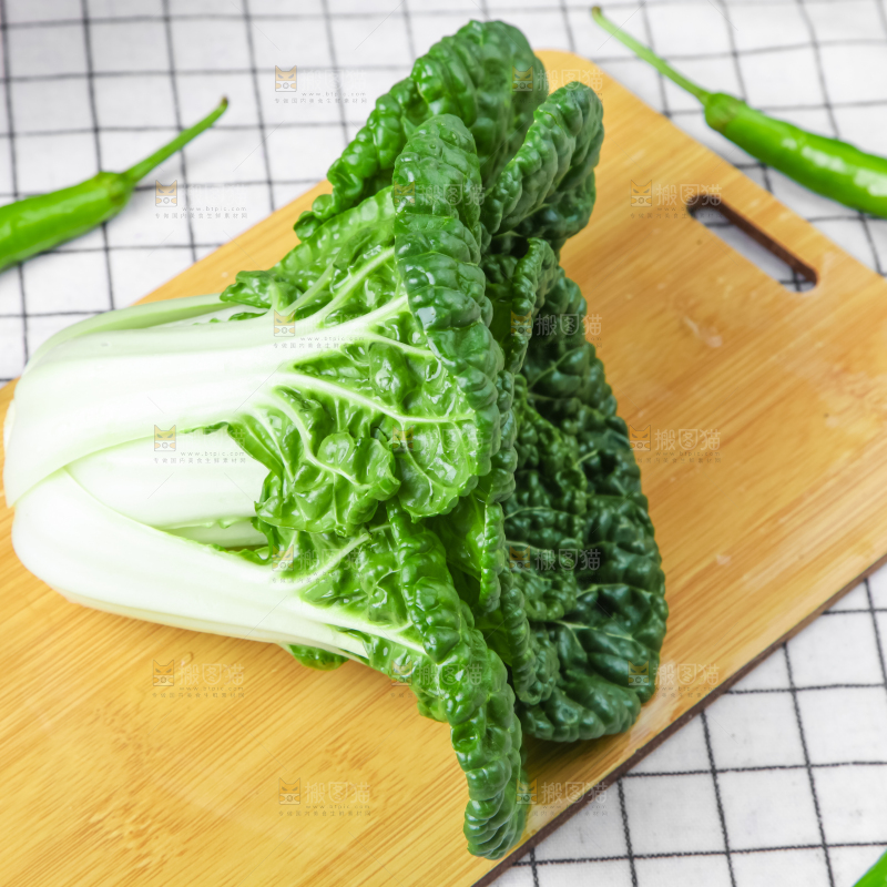 木板上的奶油白菜