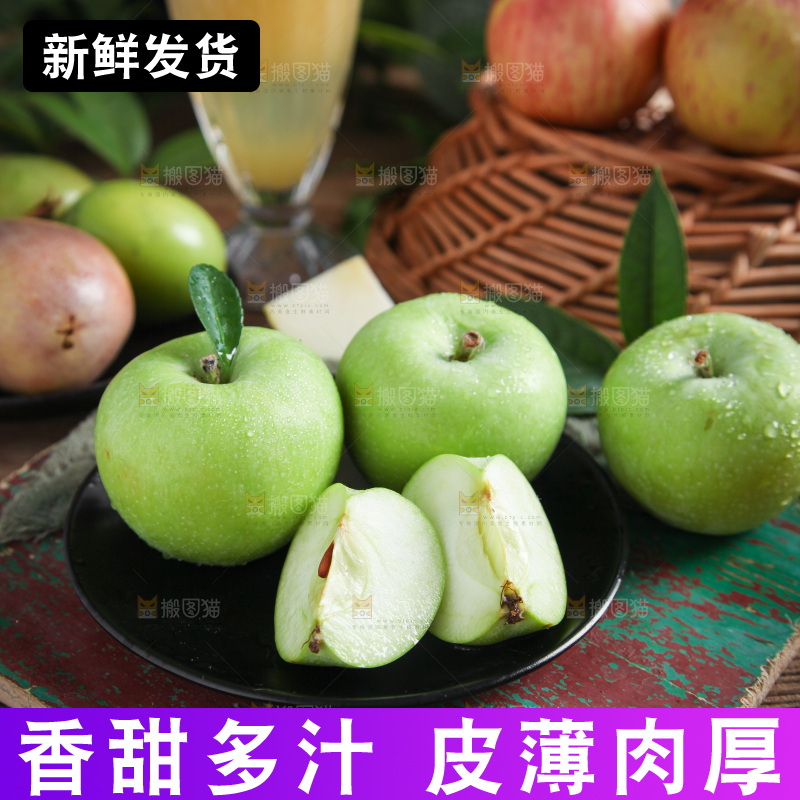 木底上放着一盘青苹果
