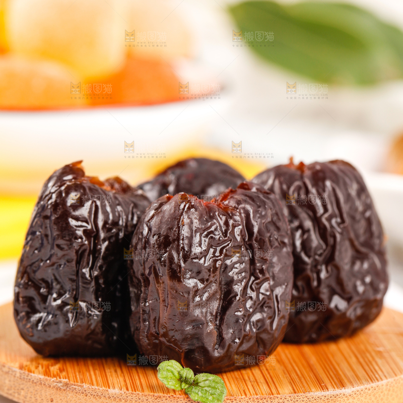 木板上放着随州蜜枣