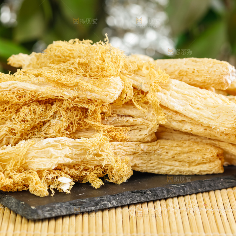 木底上放着古田竹荪