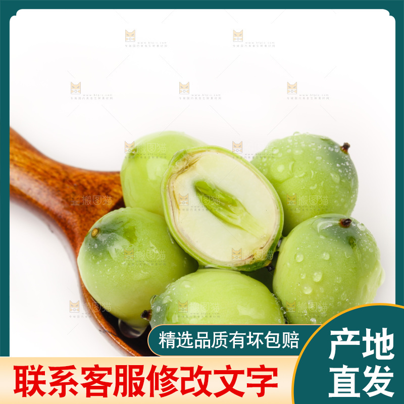 勺子里装着嫩莲子