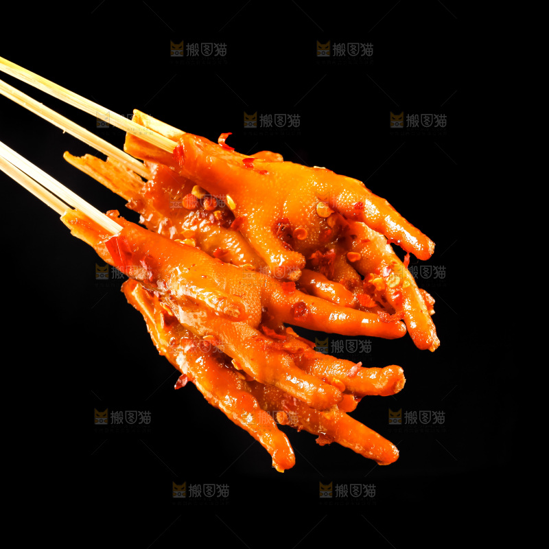 黑底上的鸡爪串