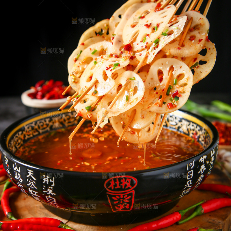 一碗冷锅串串放在深底上