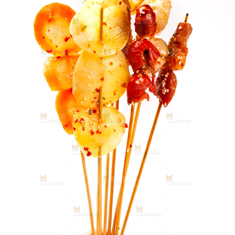 手拿钵钵鸡食材