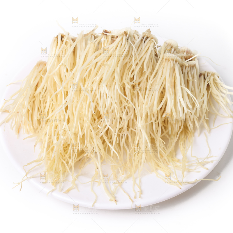 盘子里装着大蒜须