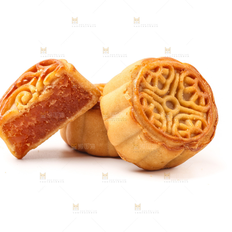 白底上放着水果月饼