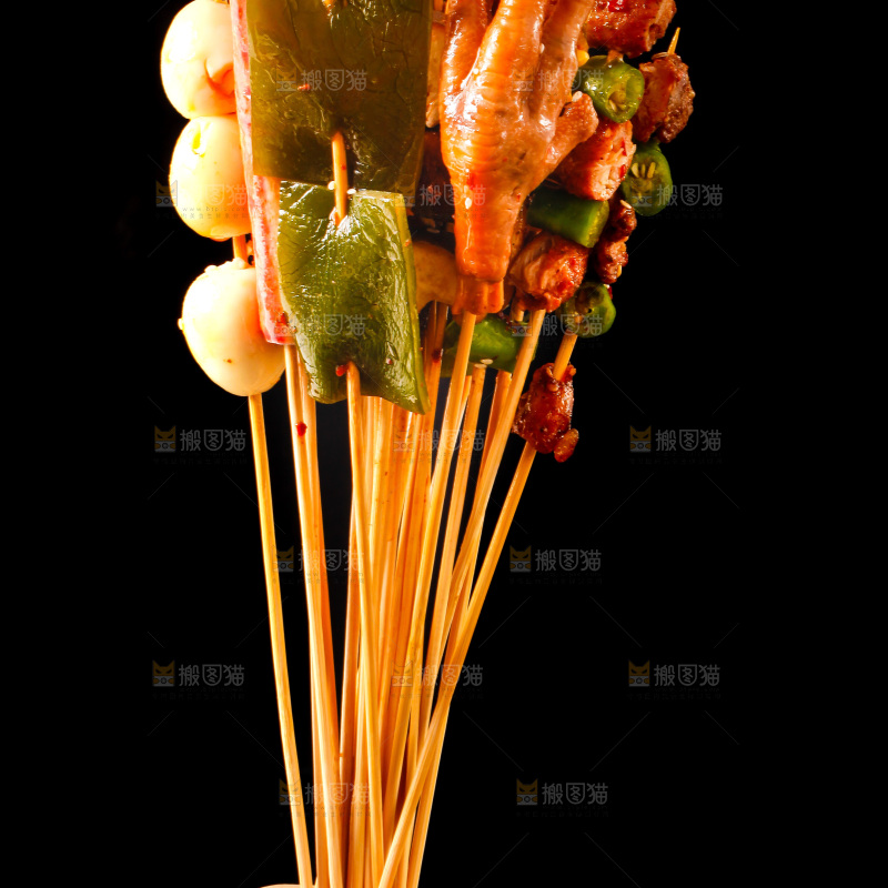 手拿钵钵鸡食材
