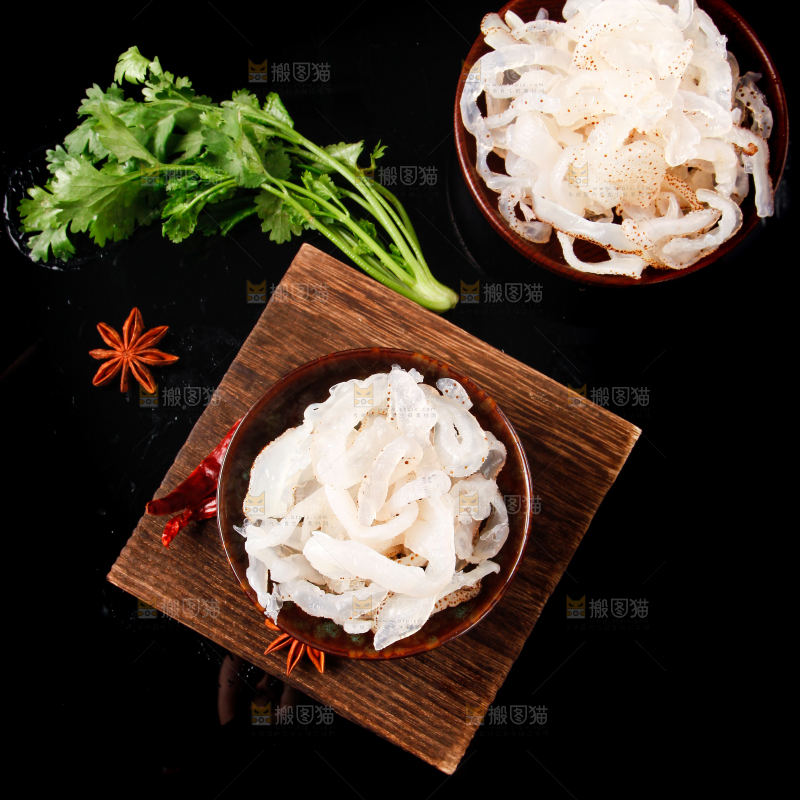 黑底上的珊瑚海蜇
