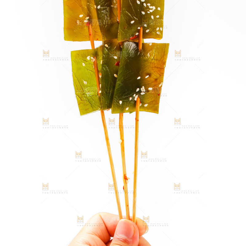 手拿钵钵鸡食材