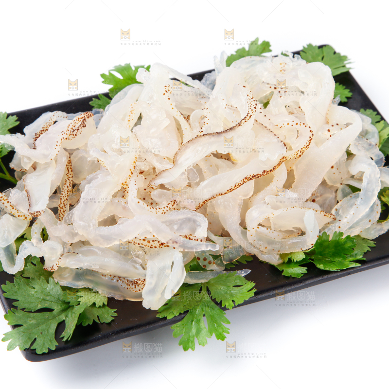 碗里装着海蜇丝