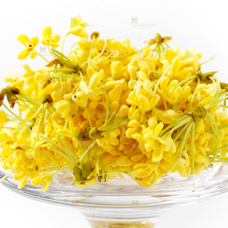 碟子里装着桂花