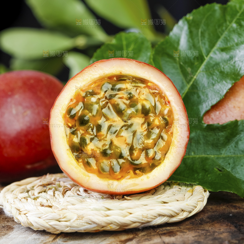 木底上放着广西百香果