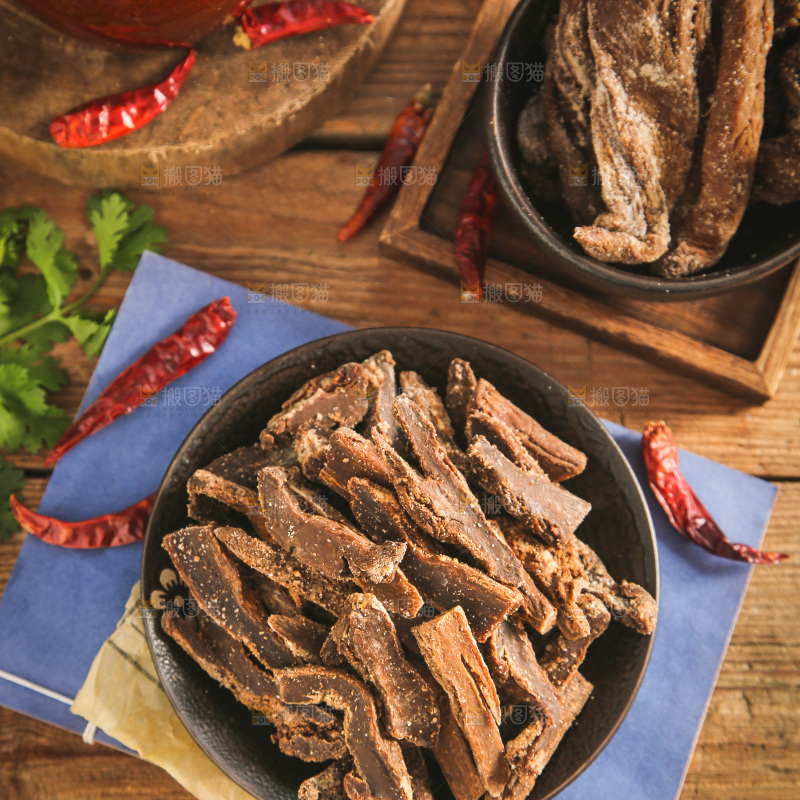 盘子里的萝卜干