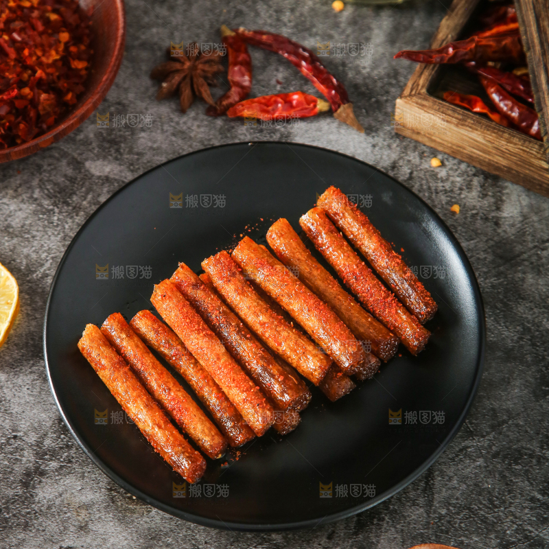 盘子里装着辣条